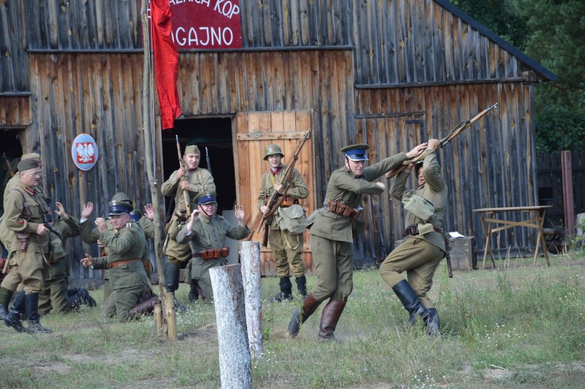 Piknik militarny odbył  się w Skansenie Rzeki Pilicy [ZDJĘCIA, FILM]