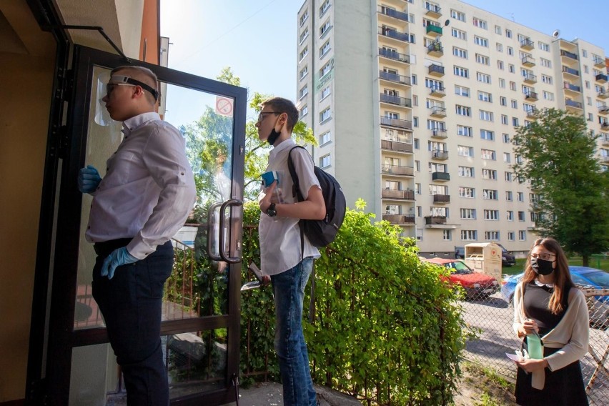 Zgodnie z planem w bydgoskich szkołach rozpoczął się egzamin...