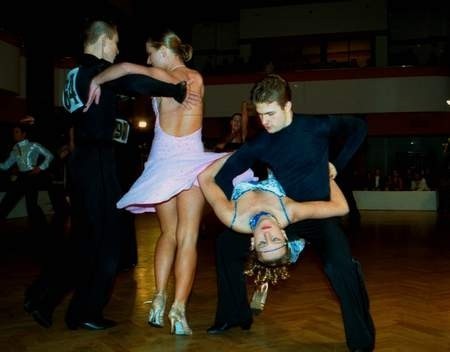 W Tczewie zatańczyło 60 par. Rywalizowały ze sobą w tańcach standardowych i latynoamerykańskich.