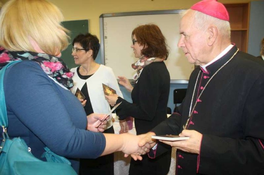 Biskup kaliski odwiedził pleszewską Trójkę