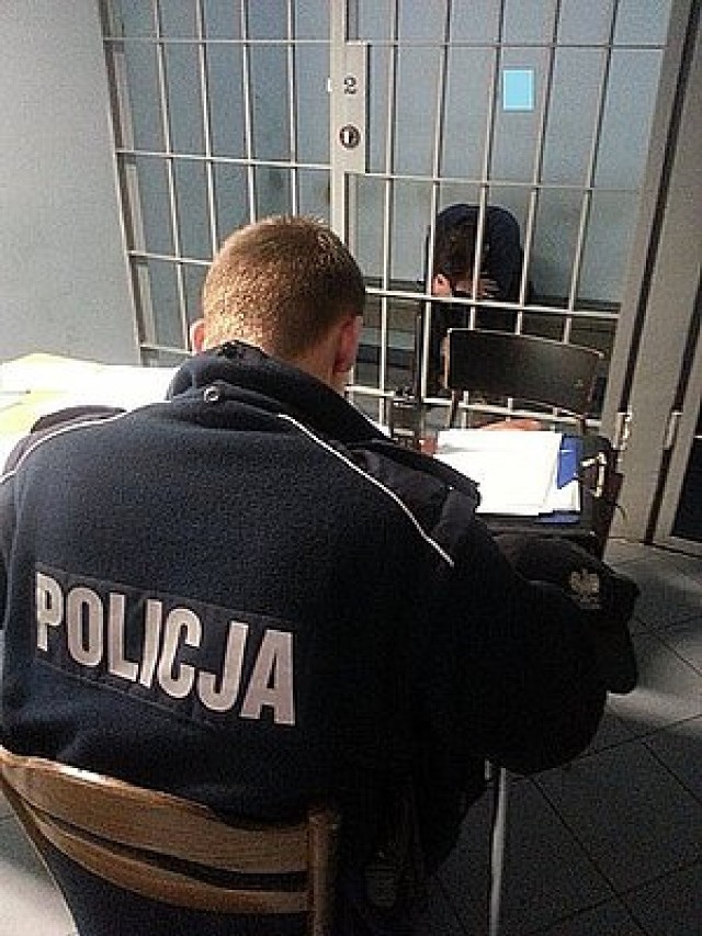 Policja w Chorzowie zatrzymała mężczyznę znęcającego się nad rodziną