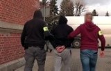 Policjanci zatrzymali grupę handlarzy narkotyków w Prudniku. Trzy osoby w areszcie