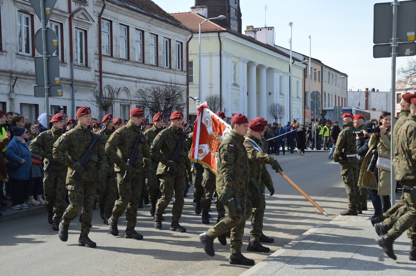 Tak wyglądała przysięga wojskowa jaką w marcu złożyli ochotnicy z 1 batalionu wchodzącego w skład 25 Brygady Kawalerii Powietrznej. Uroczystość odbyła się w Rawie Mazowieckiej