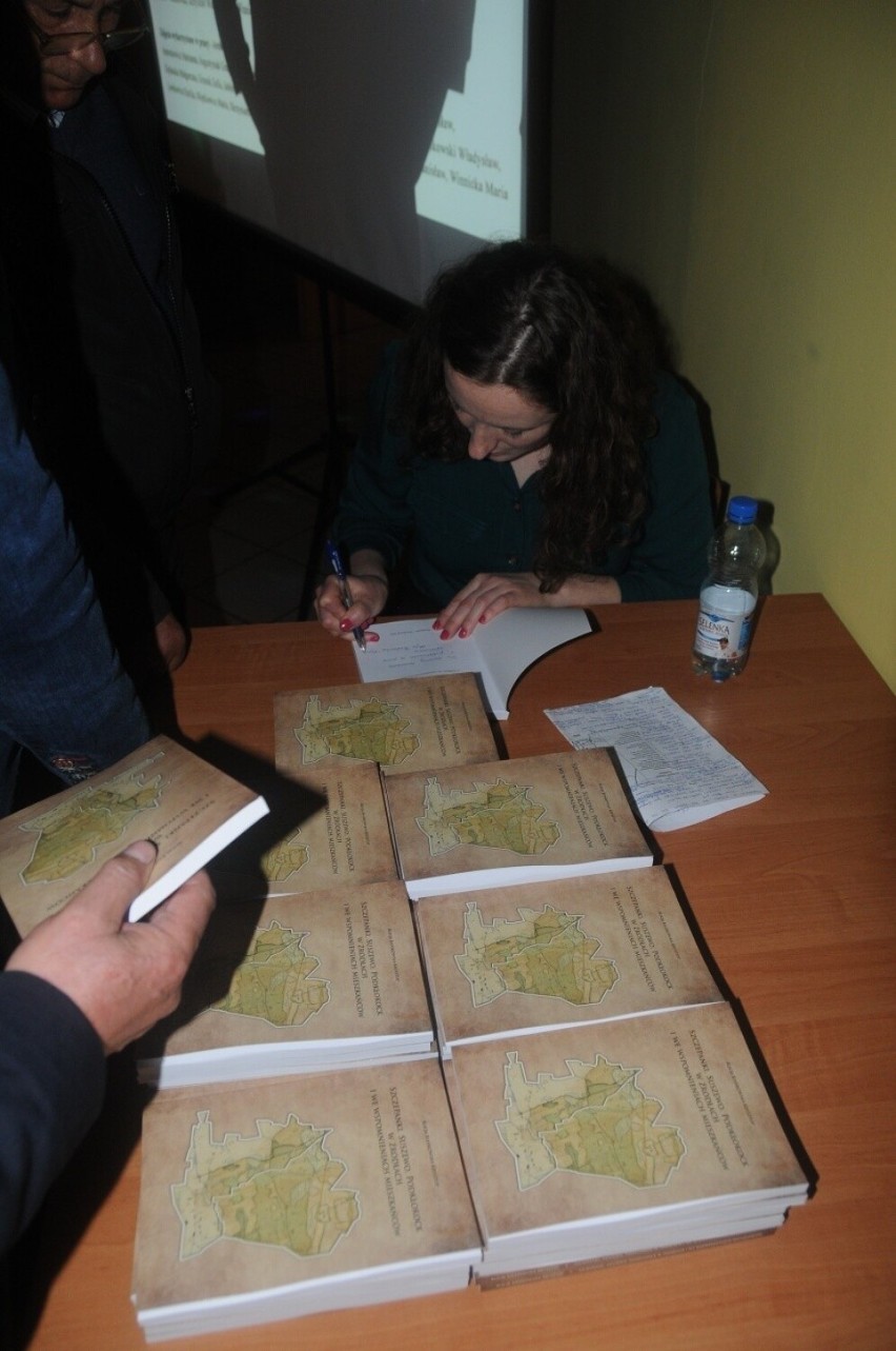 Alicja Bieńkowska – Krysztop napisała książkę o sołectwie w gminie Wielgie [zdjęcia]