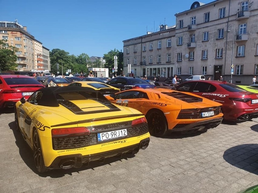 Zlot superszybkich samochodów pod Wawelem.