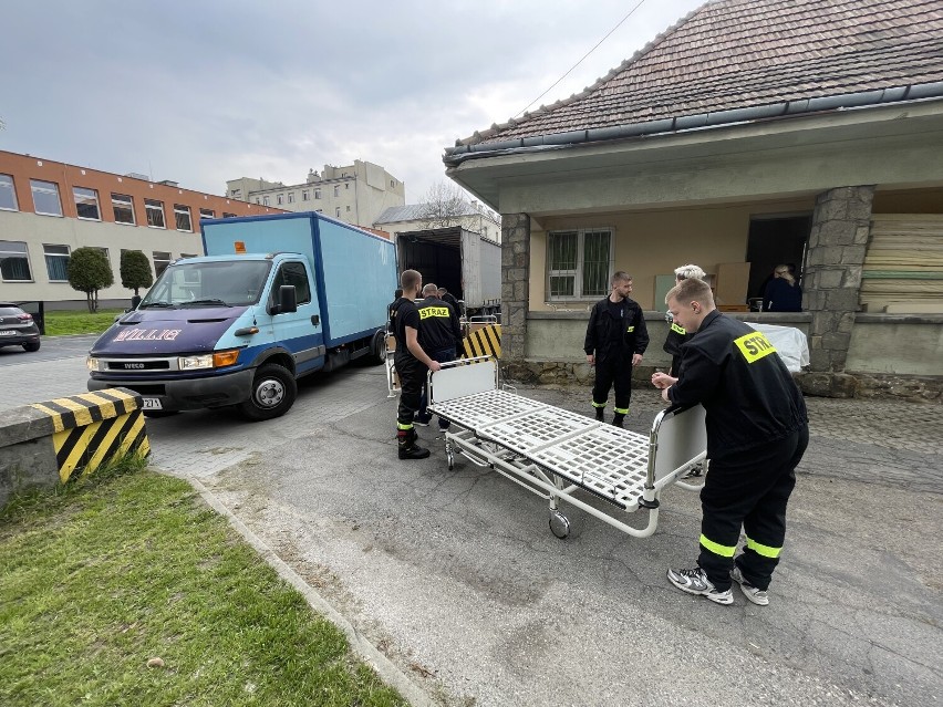 Pomoc z Tarnowa dla szpitali w Ukrainie. Szpital Szczeklika przekazał używany sprzęt medyczny do Żytomierza i Połtawy [ZDJECIA]