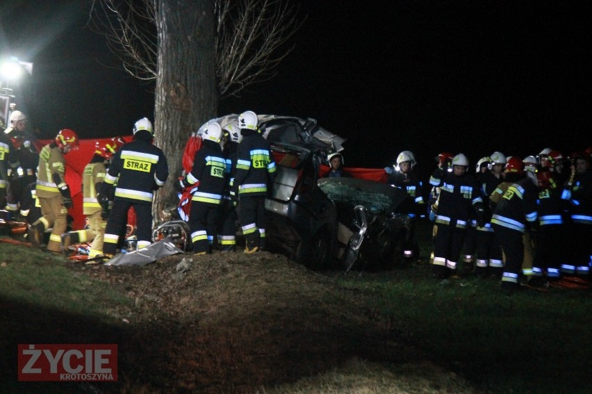 Wypadek na trasie Smolice-Rogożewo. Nie żyją dwie osoby [ZDJĘCIA + FILM]             