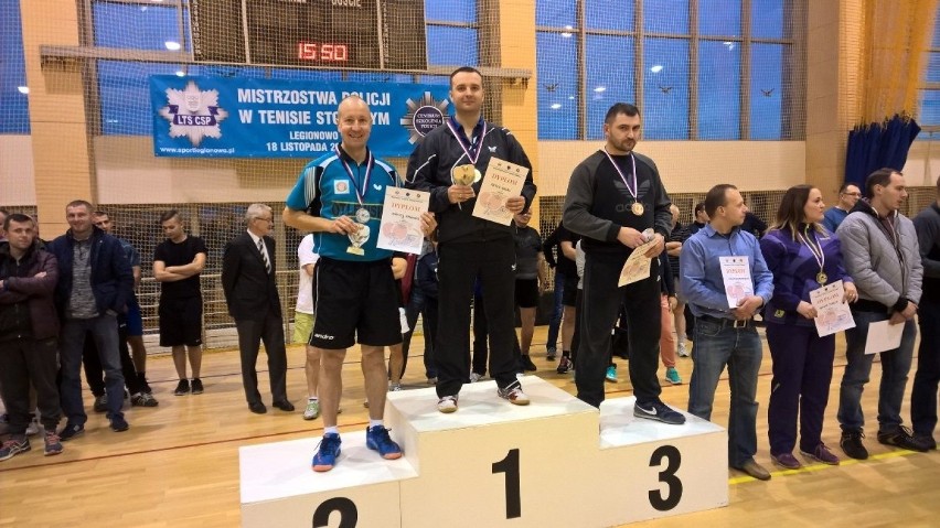 Kierownik posterunku policji w Bukowcu zdobył srebro na mistrzostwach w tenisie stołowym [zdjęcia]