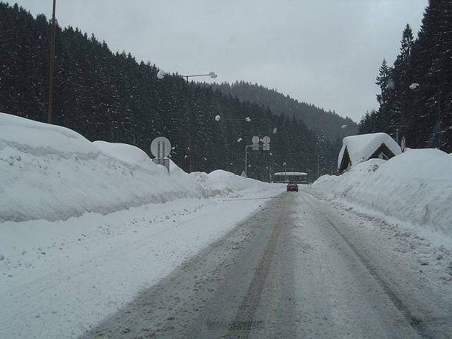 Źródło: http://commons.wikimedia.org/wiki/File:Road-winter2.JPG