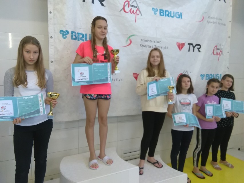 Powiat nowodworski. Pływacy z medalami na Family Cup