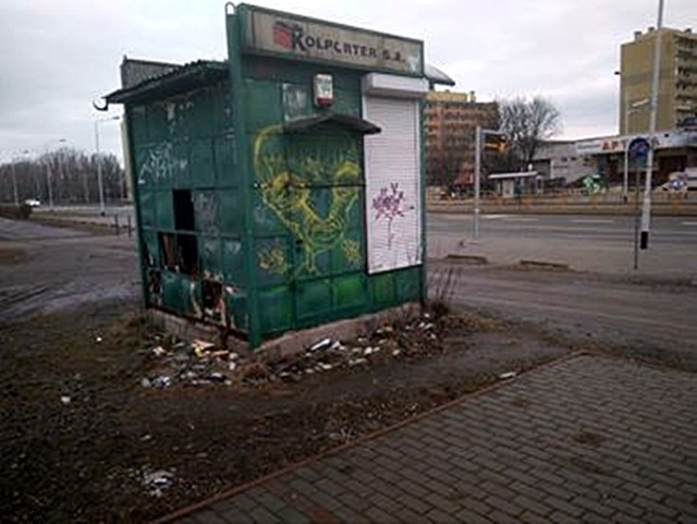 Stojący na wałbrzyskim Podzamczu kiosk, niebawem zostanie usunięty i przestanie straszyć wyglądem