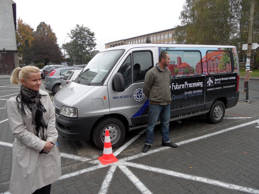 Bezpłatny autobus wozi studentów Politechniki Śląskiej do pracy w Nowych Gliwicach [ZOBACZ ZDJĘCIA]