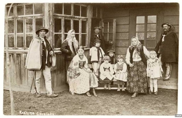 Tradycyjna góralska rodzina z przełomu XIX i XX wieku