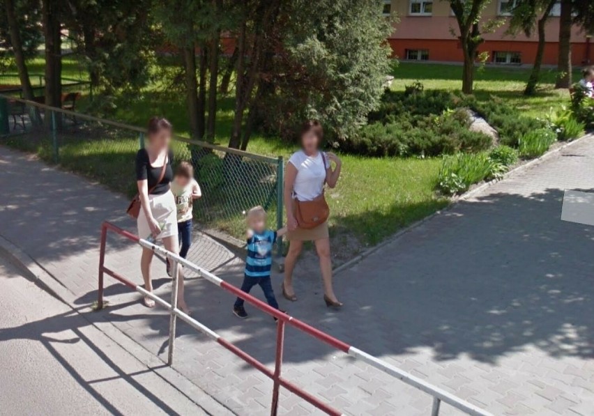 Moda na ulicach Włoszczowy 10 lat temu! Takie stylizacje włoszczowian uchwyciły obiektywy kamer Google Street View 