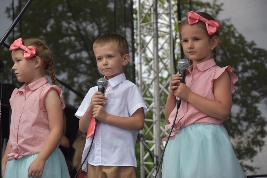 Na scenie prezentowały się dzieci z gminy Grębocice