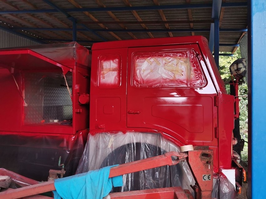 Strażacy ze Skomlina własnymi rękoma wyremontowali wóz strażacki [foto]