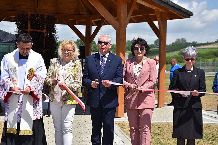 W sobotę przecięto wstęgę i tężnia w Bobowej oficjalnie jest...