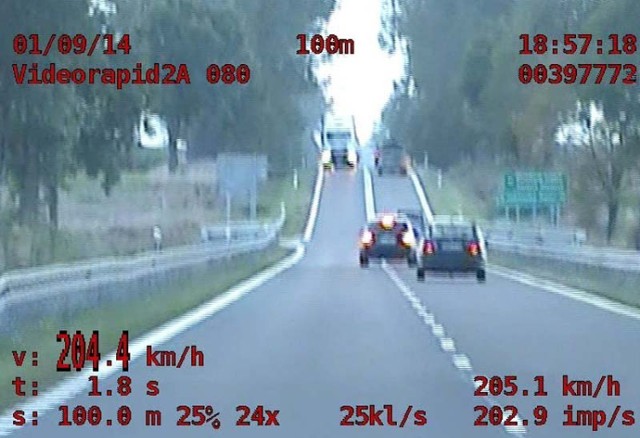Młodego kierowcę BMW policjanci przyłapali na jeździe z prędkością ponad 200 km/h