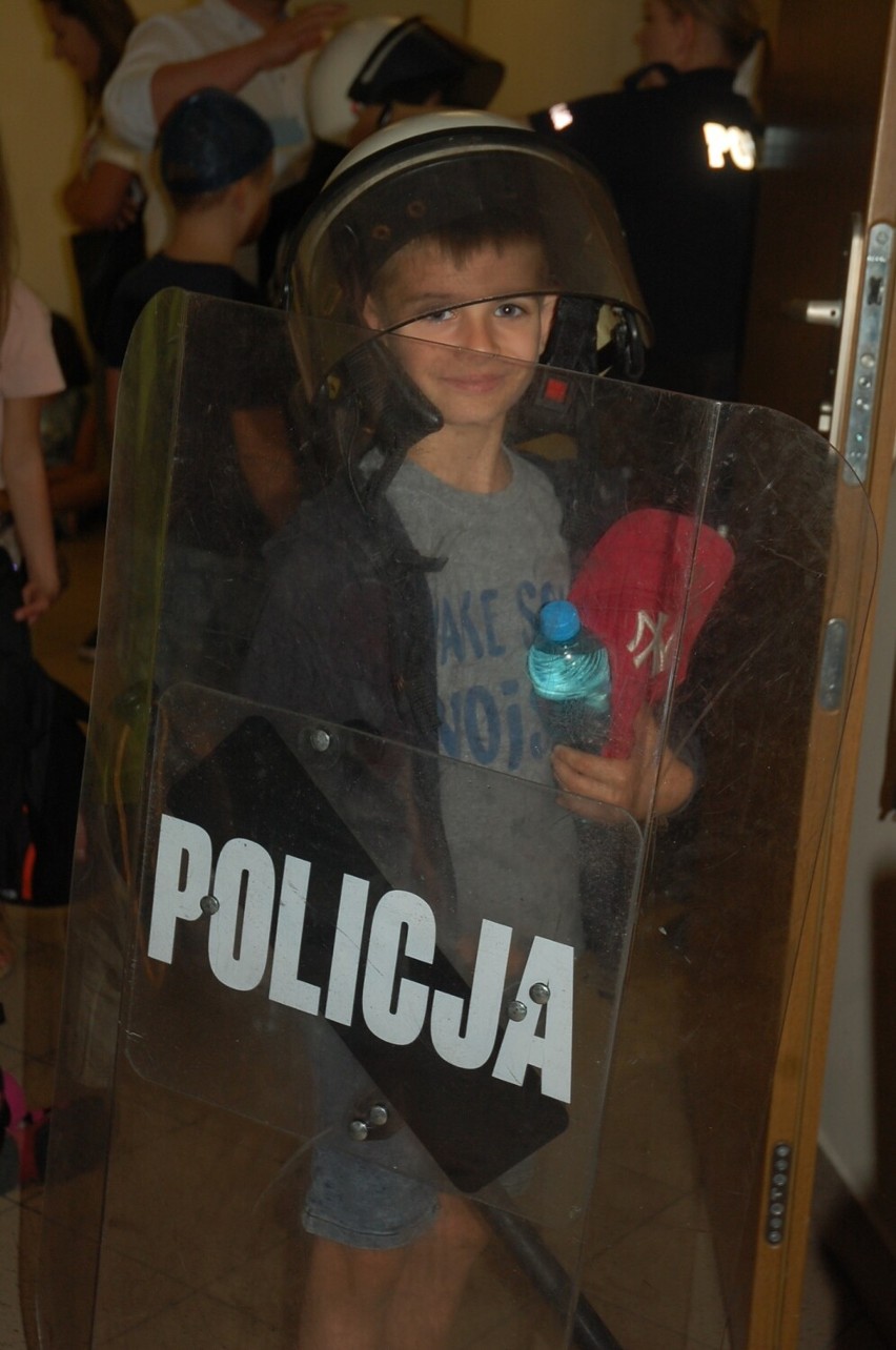 Dzieci odwiedziły Komendę Powiatową Policji w Zduńskiej Woli