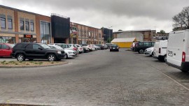 Złotów. Pełny parking przed Centrum Handlowym Aura Park | Złotów Nasze  Miasto