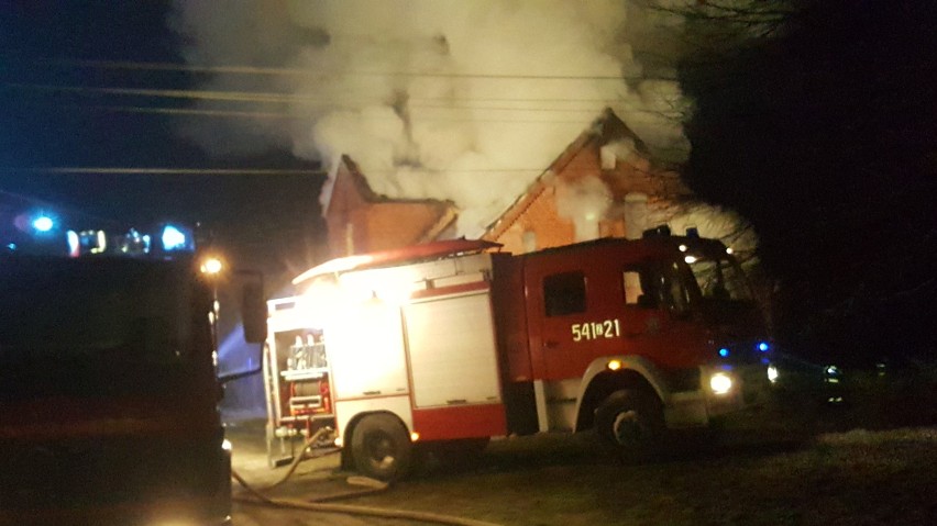 Ogień strawił dom w Starowicach. Ogromne straty [zdjęcia]