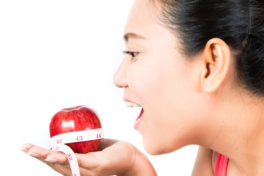 Podstawową funkcją zębów jest gryzienie i żucie pokarmów....