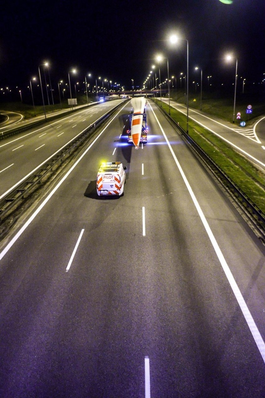 21.05.2020 gdansk
gdanskie obwodnica - nocny transport...