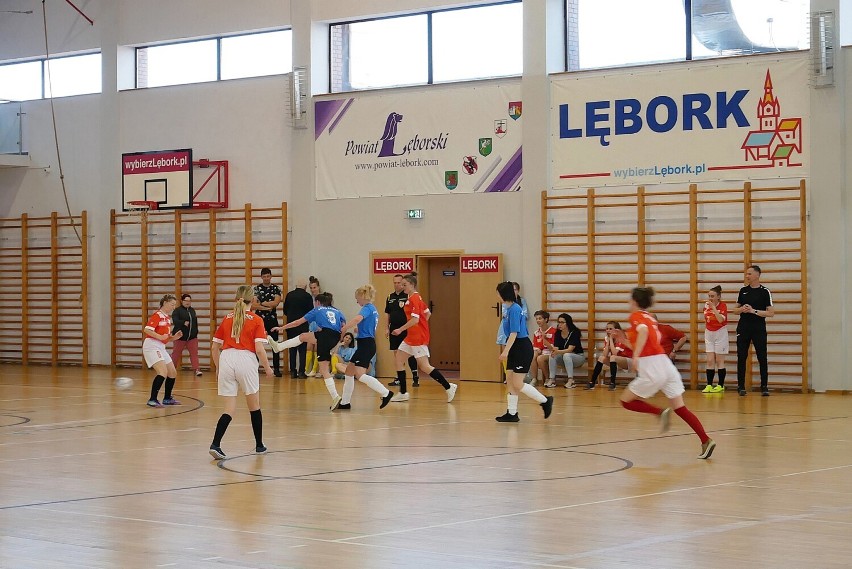 W hali miejskiej w Lęborku rozegrano Ogólnopolski Turniej Futsalu Kobiet ZSS Sprawni Razem.