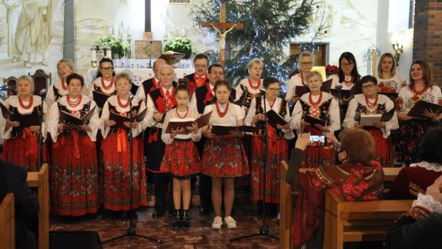 W kościele pw. Matki Bożej Królowej Polski w Brzezince odbył się koncert kolęd i pastorałek z udziałem zespołów śpiewaczych z gminy i miasta Oświęcim