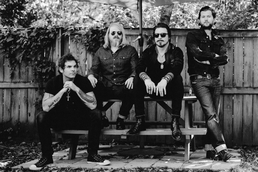 Grupa Rival Sons zasłynęła krążkiem „Pressure & Time”,...