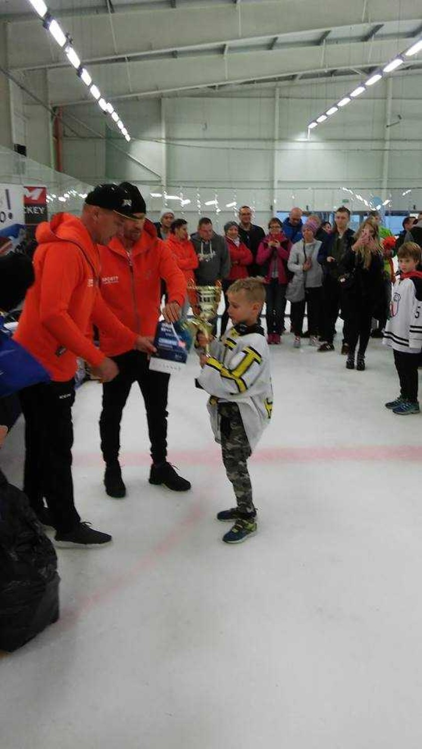 Hokej w Malborku. Eliminacje do turnieju Czerkawski Cup, żacy z Legią i mecze wypożyczonych wychowanków