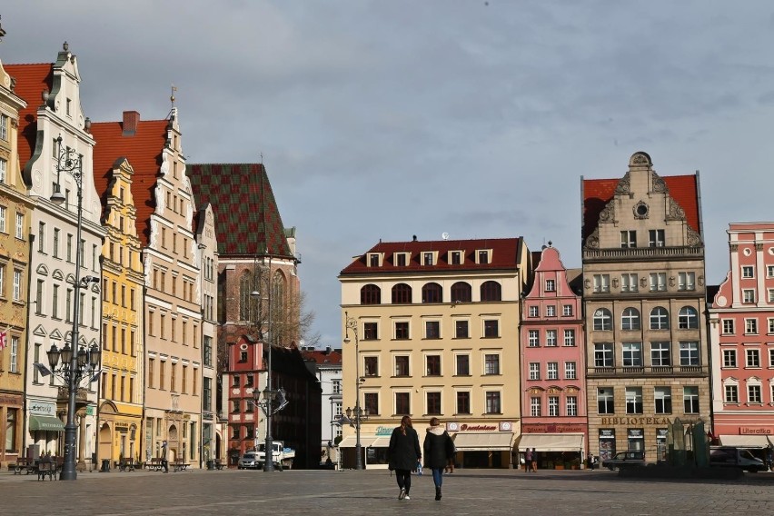 Obowiązujący dziś zakaz przemieszczania się seniorów i...