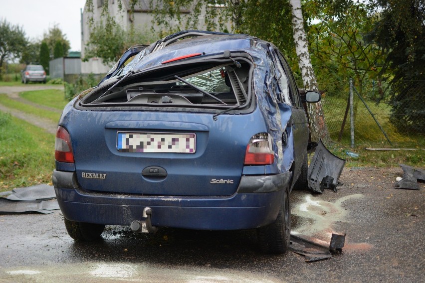Samochód dachował w Linowie w powiecie grudziądzkim. Za kierownicą nietrzeźwy Ukrainiec [zdjęcia]