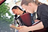 Tatarskie brzmienia na koncercie Karoliny Cichej z zespołem na Rynku w Sieradzu FOTO