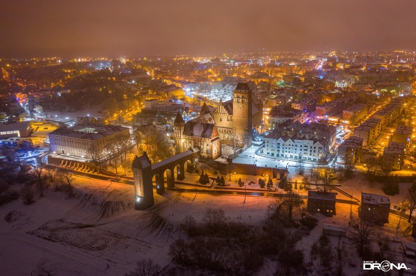 Zima w Kwidzynie z lotu ptaka! Fenomenalne śnieżne zdjęcia z drona. Widać m.in. kwidzyński zamek! 
