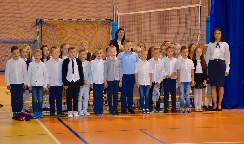 Uczniowie z Gołuchowa uroczyście rozpoczęli nowy rok szkolny