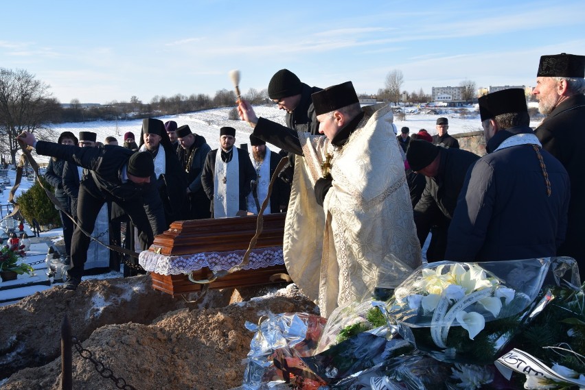 Wierni pożegnali ks. prot. Jarosława Maksimiuka. Spoczął na cmentarzu w Krynkach (zdjęcia)