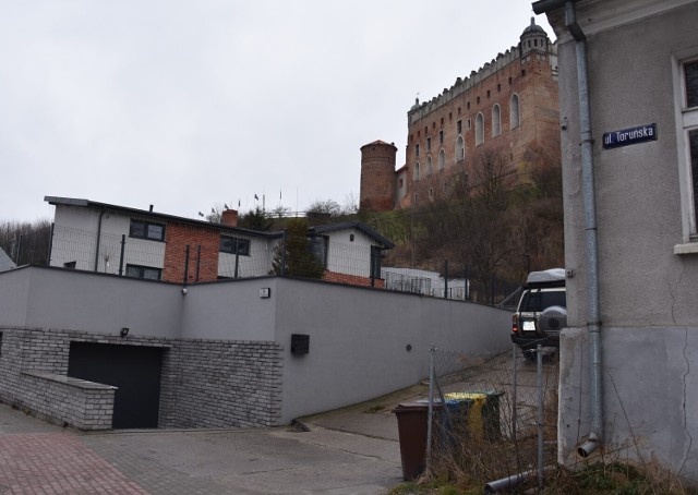 Projekt uchwały w sprawie sprzedaży fragmentu dawnego wejścia do zamku w Golubiu-Dobrzyniu został wycofany z porządku sesji Rady Miasta 22 lutego 2022