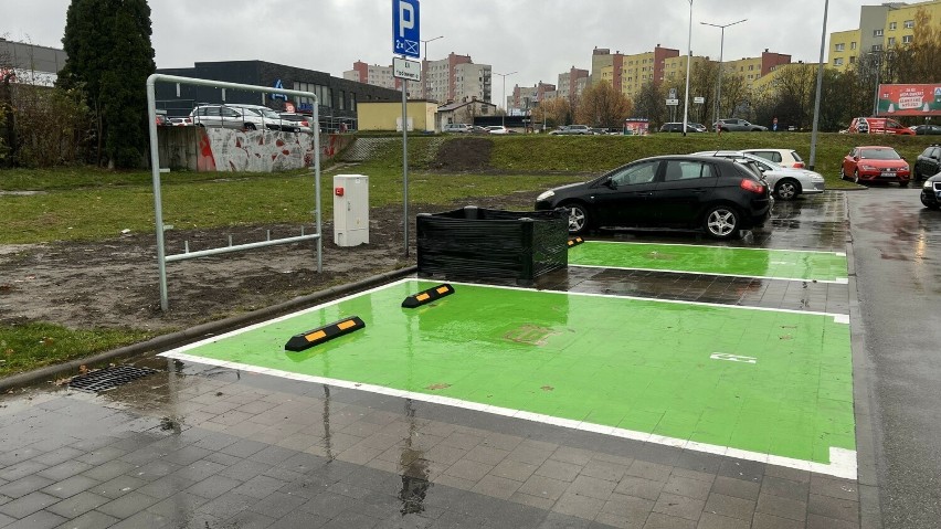 Nowa stacja ładowania pojazdów elektrycznych z dwoma...
