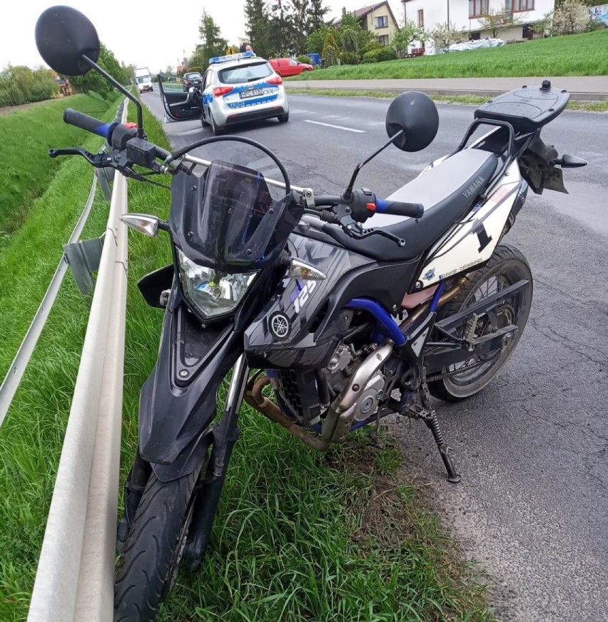 Radziejów - wypadek. 16-latek nie zapanował nad motocyklem i wylądował w szpitalu. Prowadził bez uprawnień 