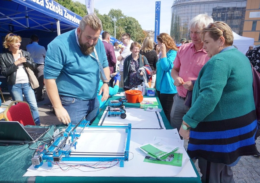 Tłumy odwiedzających na pikniku Lubelskiego Festiwalu Nauki. Zobaczcie! (ZDJĘCIA)