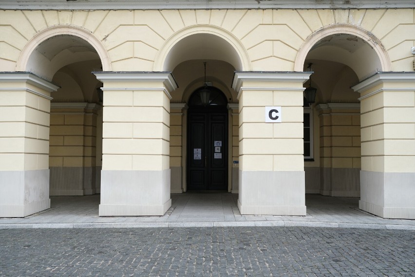 Główne wejście do budynku przy pl. Bankowym 3/5 zmieni się w elegancki hol