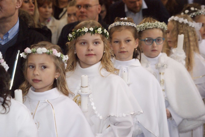 Grodzisk: Pierwsza Komunia Święta w parafii pw. św. Jadwigi Śląskiej [ZDJĘCIA]