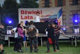 „Dźwięki lata” przy Galerii Sztuki Stara Łaźnia. Dyskoteka na suwalskich bulwarach