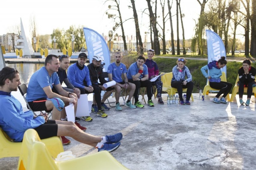 Trening przed biegiem poprowadził Grzegorz Urbańczyk,...