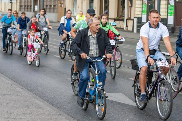 Bydgoszcz wzorem włoskiej Bolonii stworzyła projekt rywalizacji o Puchar Rowerowej Stolicy Polski. W zawodach mogą wziąć udział wszyscy amatorzy dwóch kółek. A do samej rywalizacji zaproszono inne polskie miasta.

Zobacz plakat akcji „Puchar Rowerowej Stolicy Polski” ►►►


Dwa razy więcej fotoradarów na polskich drogach. Zobacz wideo!

