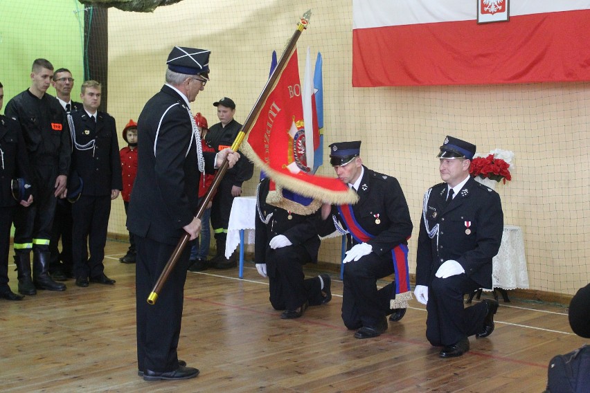 Gmina Koczała. Jedna z najmniejszych jednostek w powiecie człuchowskim ma swój sztandar. Strażacy z Pietrzykowa mieli co świętować (FOTO)