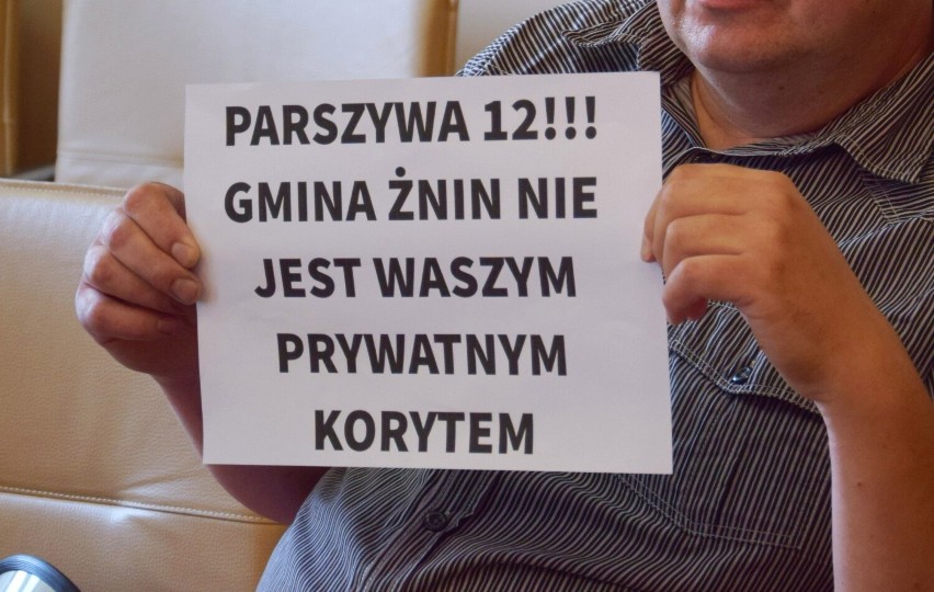 Żnin. Nie milkną komentarze po poniedziałkowej sesji Rady Miejskiej. Co na to Robert Luchowski i Dariusz Kaźmierczak? 