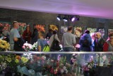 Tysiące zwiedzających na Ogólnopolskiej Wystawie Róż. Trwa 48. Święto Róż w Kutnie [ZDJĘCIA]