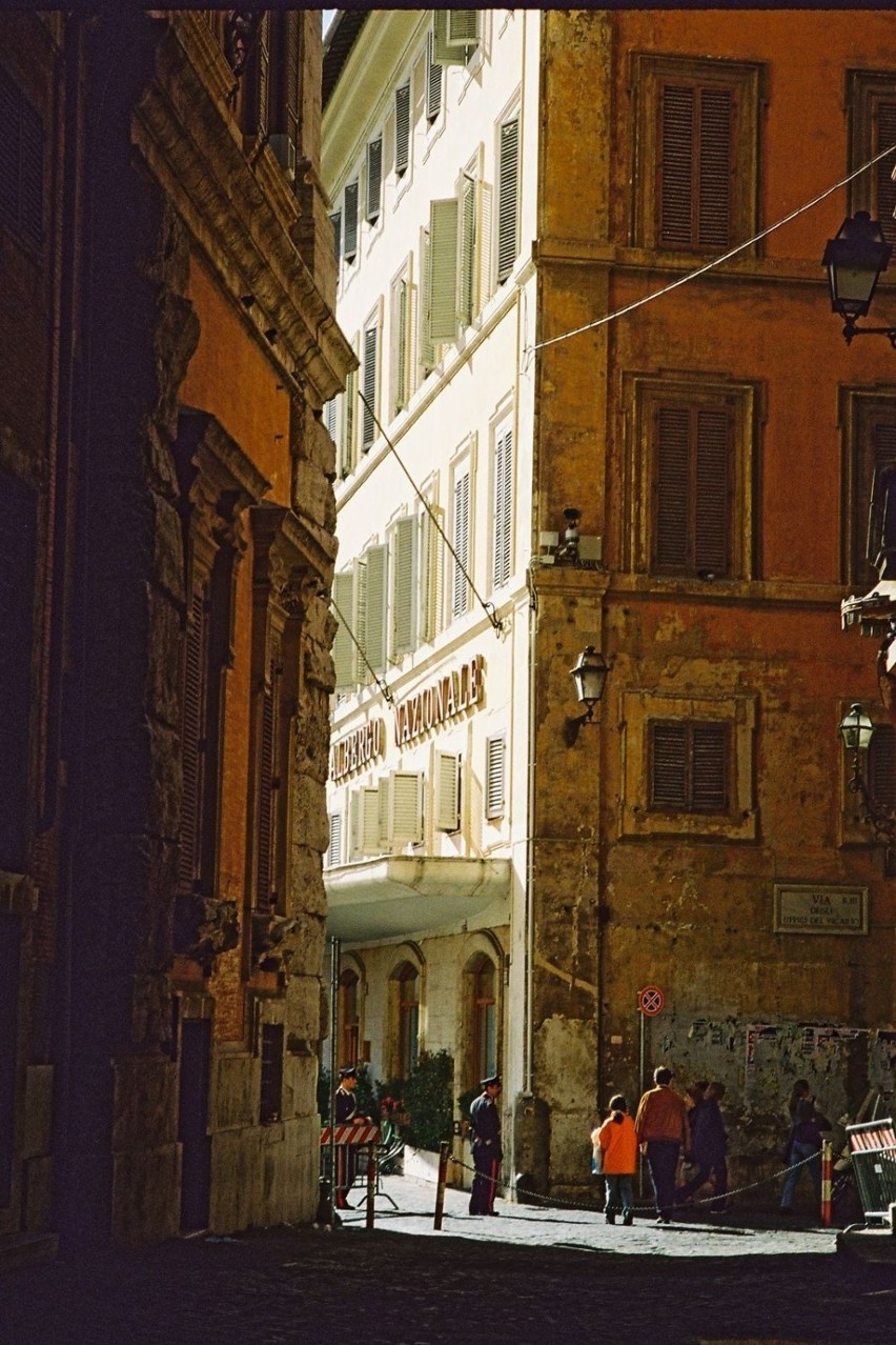 Zaułek przy Piazza Colonna. Fot. Jadwiga Kowalczyk